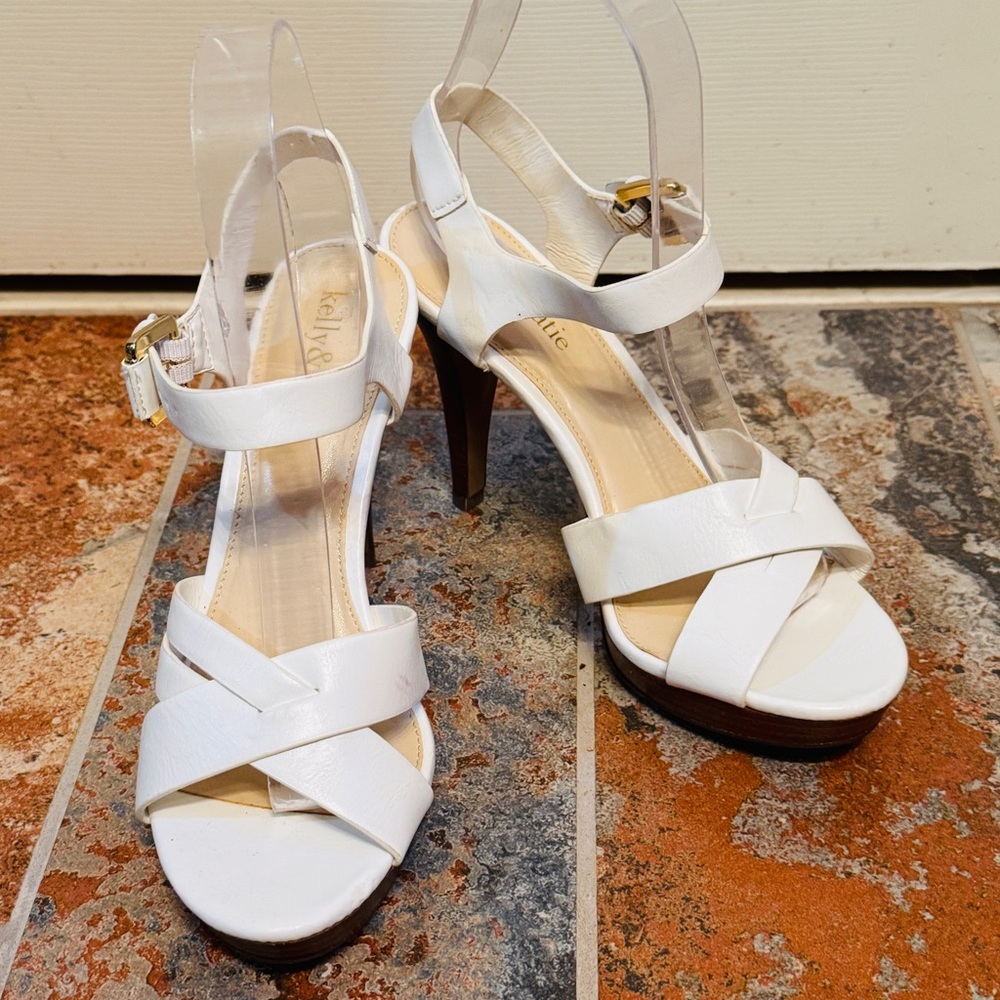 💕NWOB!! Kelly & Katie White Strappy Buckle Platform Sandal Stiletto Heels!